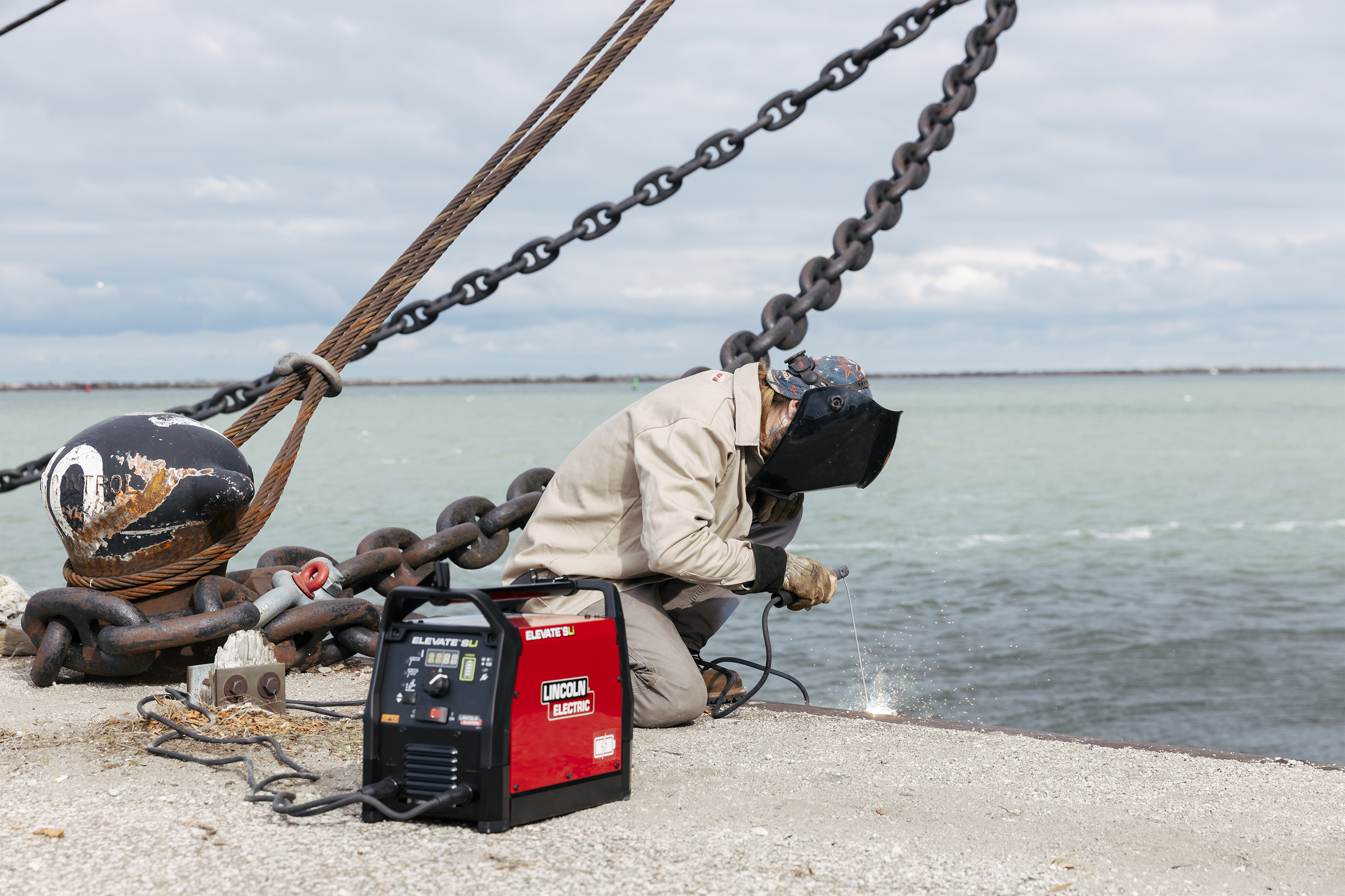 Lincoln Elevate™ SLi Battery Powered Welder - K4706-1