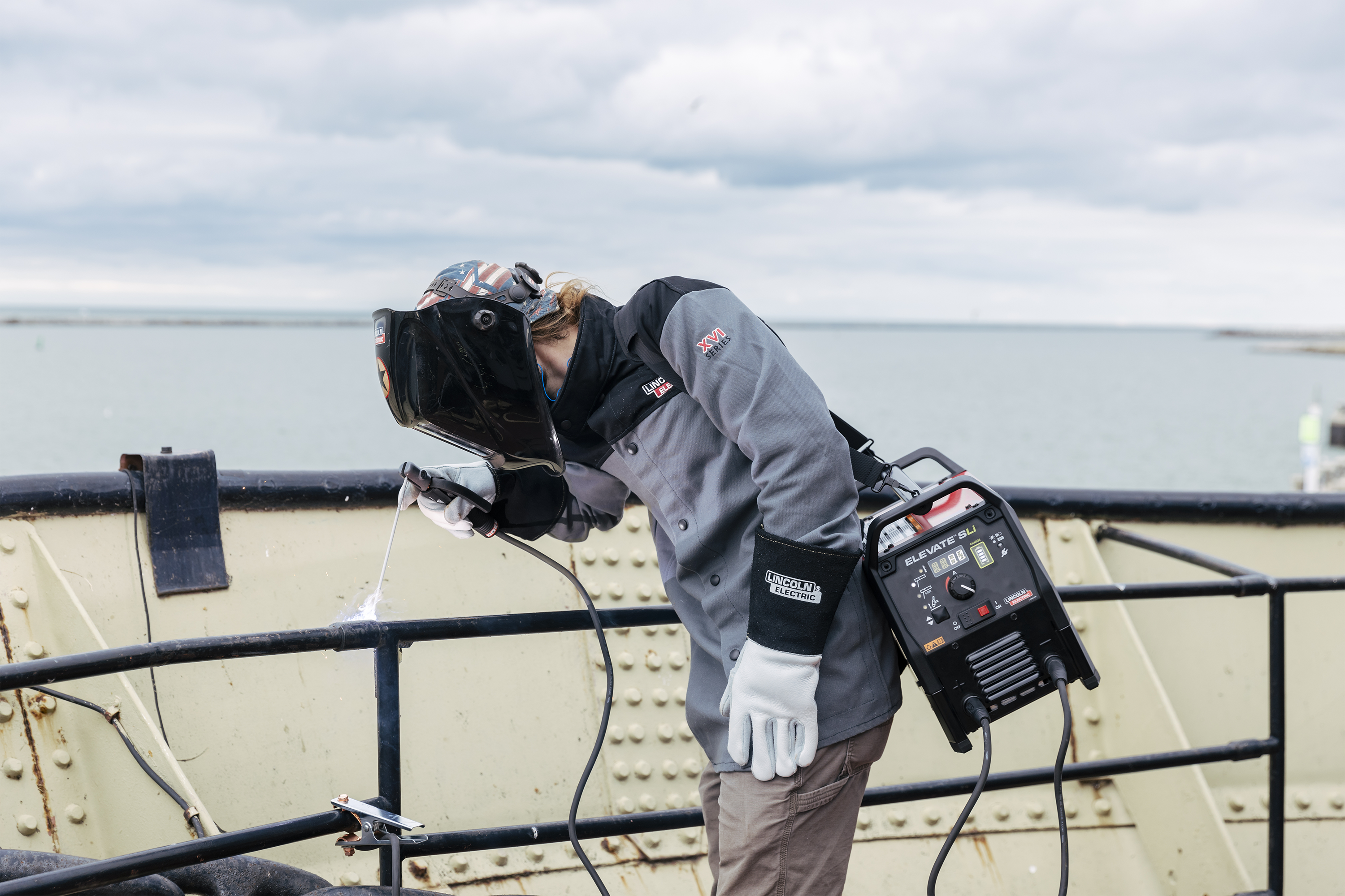 Lincoln Elevate™ SLi Battery Powered Welder - K4706-1